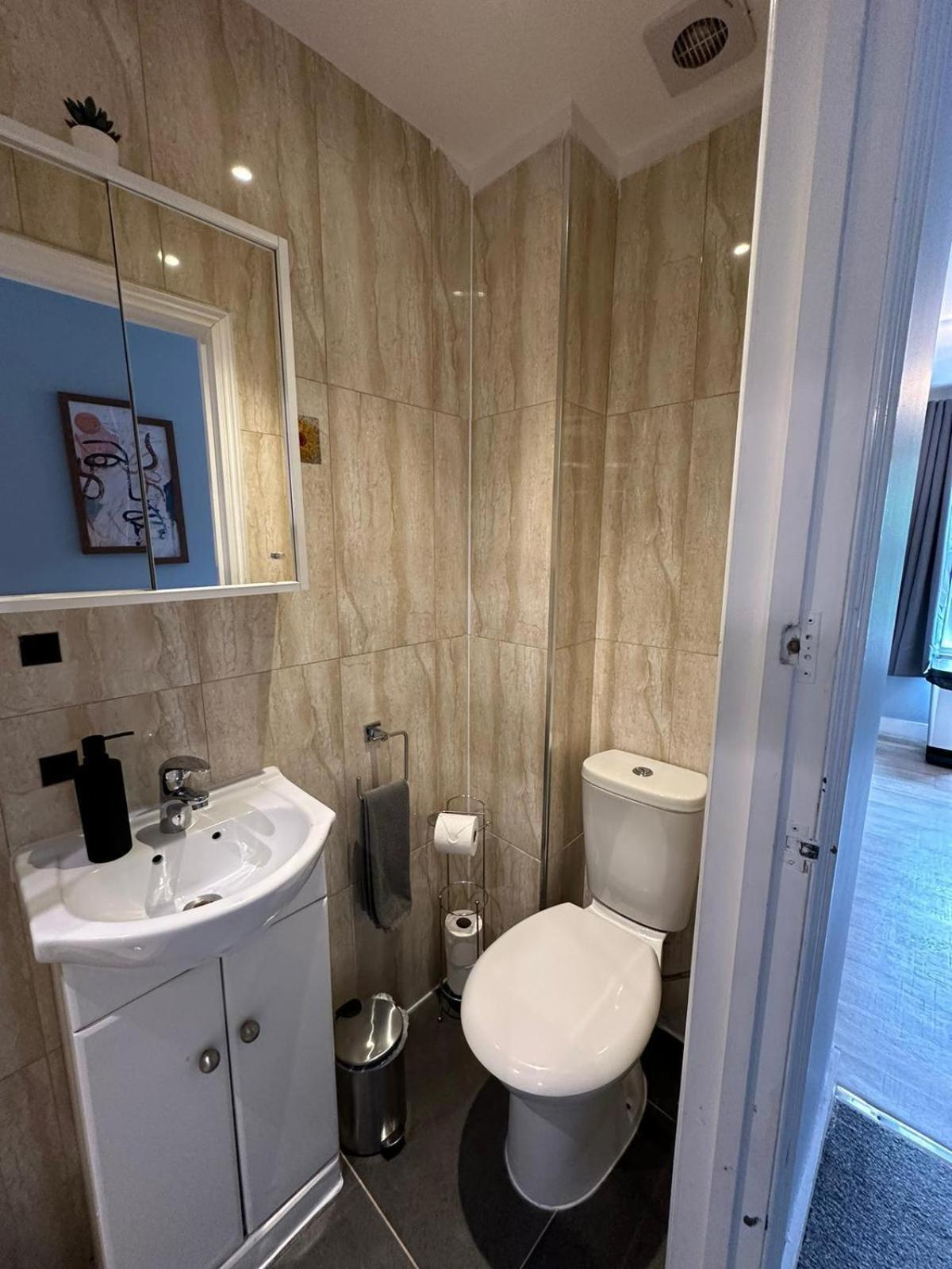 Cosy 2 Bedrooms Apartment 런던 외부 사진